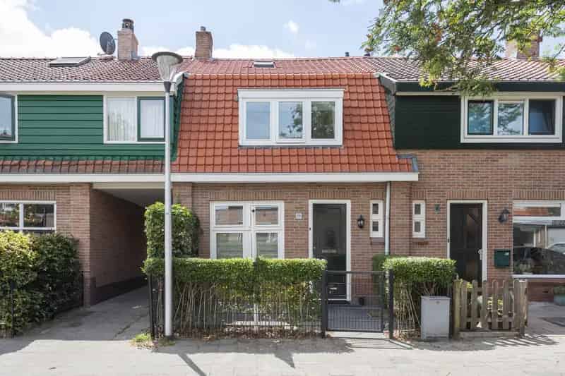 Huis te koop Heemstede: Charmante hoekwoning met tuin