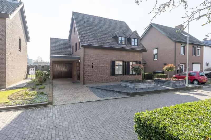Ruime Vrijstaande Woning Sittard 4 Slaapkamers Garage Tuin