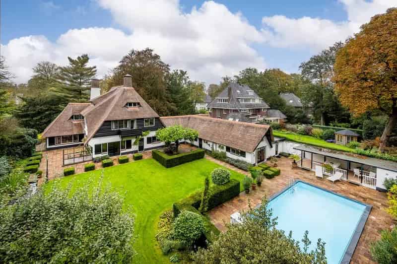 Gooise Jaren 30 Villa te Koop Bilthoven Ruime Tuin Zwembad