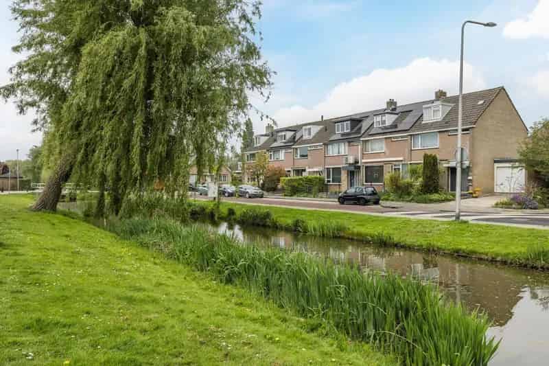 4 Slaapkamers Huis te koop De Lier Ruime Tuin Nabij Winkels
