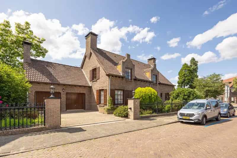 Vrijstaande villa Boxtel 4 slaapkamers grote tuin