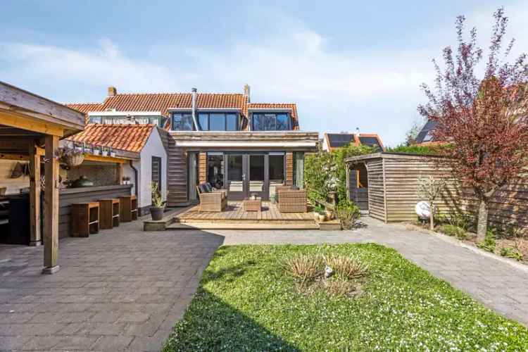 Gerenoveerde Tweekapper Rhoon: Ruime Tuin, 4 slaapkamers, 2 badkamers