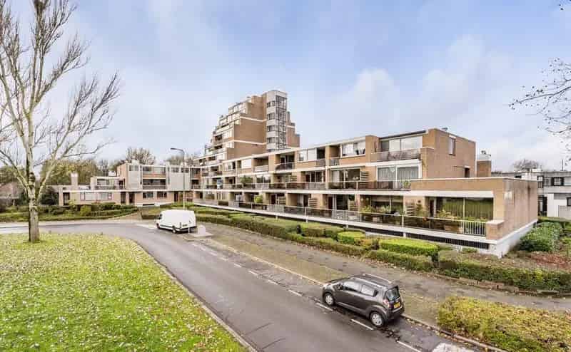 Essenburg 98: Drie kamer appartement met terras
