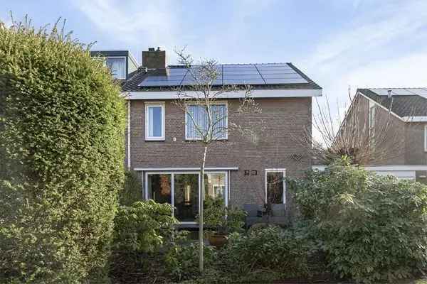 Ruime Tweekapper Nuenen Zuid 4 slaapkamers Laadpaal Zonnepanelen