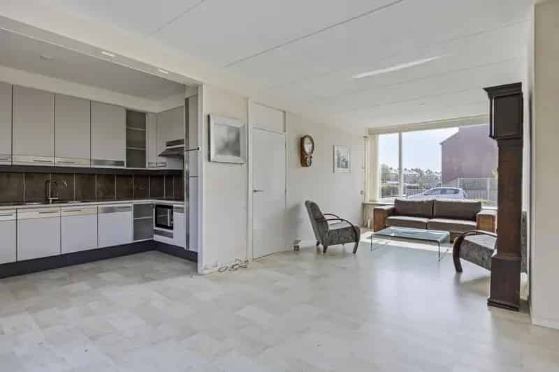 Ruime Tussenwoning 4 Slaapkamers Nabij NS Station