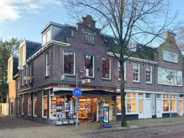Bovenwoning met Winkel Bergen NH Stationsstraat