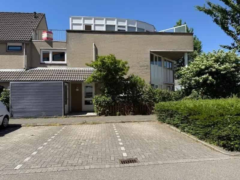 Ruime gezinswoning Schollevaar 3 slaapkamers grote tuin dakterras