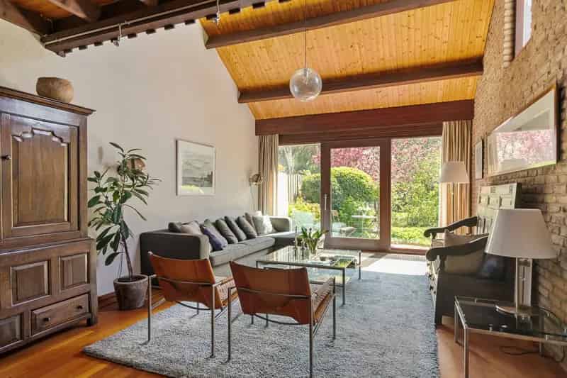 Ruime 2-onder-1-kapwoning met 5 slaapkamers te koop