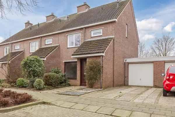 5 Kamer Gezinswoning Ottersum Garage Tuin 136m2
