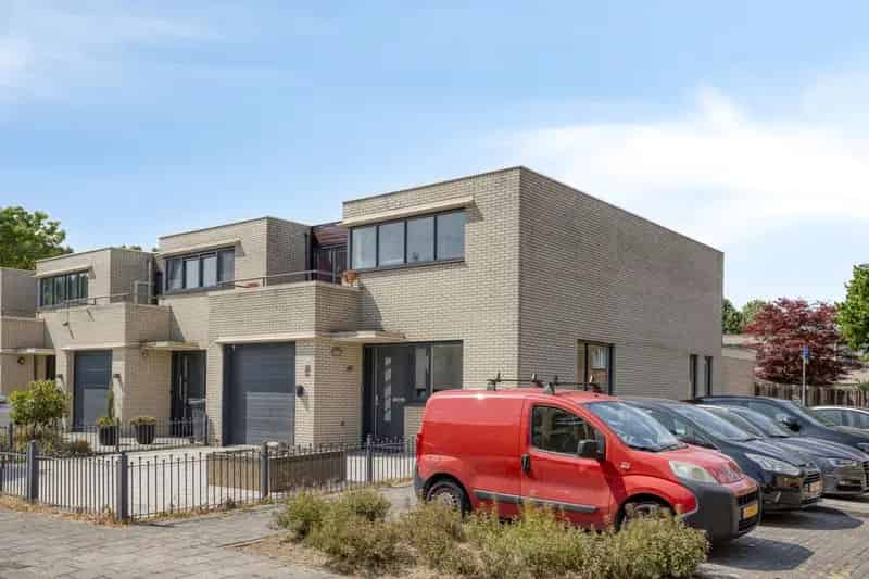 Ruime Hoekwoning Almere 4 slaapkamers Kantoor Garage A+