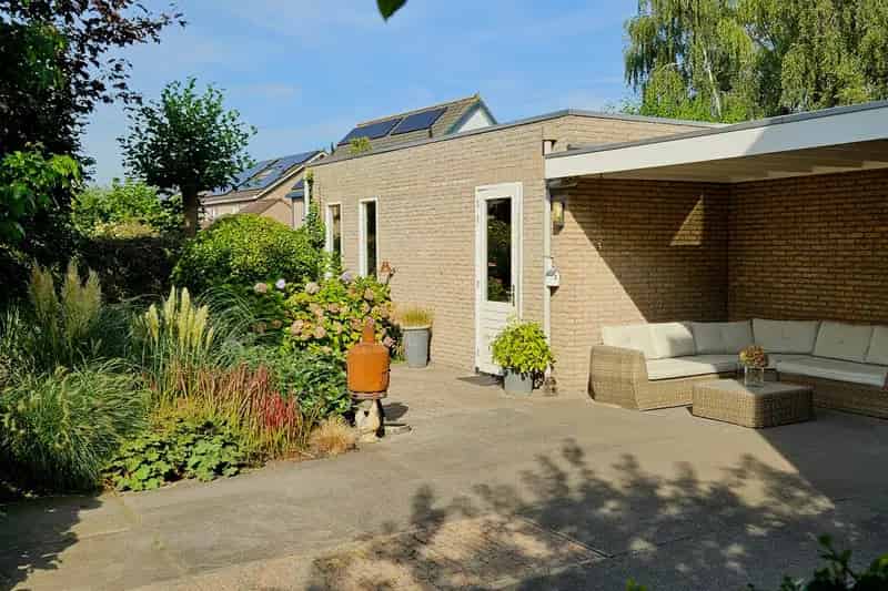 Riante Villa met Multifunctionele Aanbouw 329m²