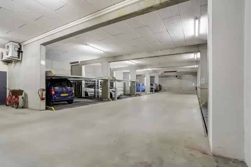 Parkeerplaats te Koop Delft Centrum - Afgesloten Garage