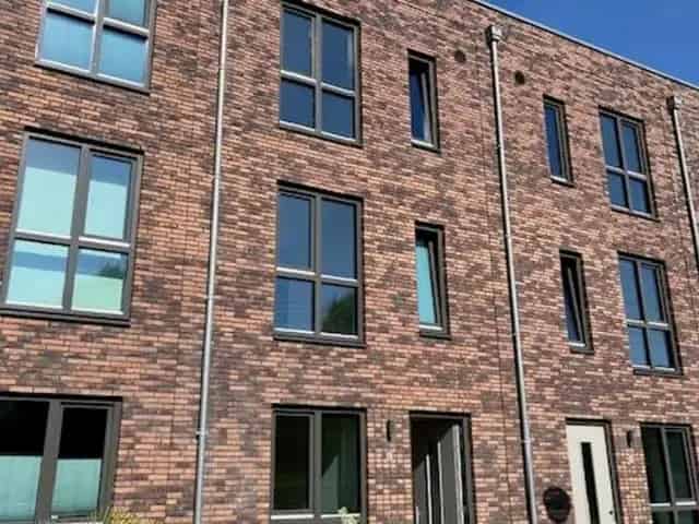 Te Huur Arnhem: 4 Slaapkamers Tussenwoning Ruime Tuin