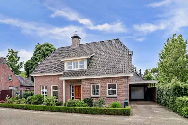 Huis te koop Udenhout: Landhuisstijl, levensloopbestendig, grote garage