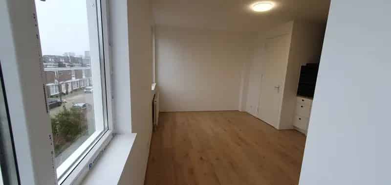 Studio Nijmegen Hatert: Rustig Modern Nabij Centrum en Universiteiten