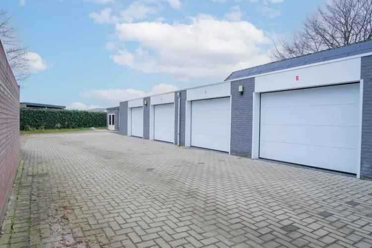 Te renoveren woning Asten 5 garageboxen veel potentie