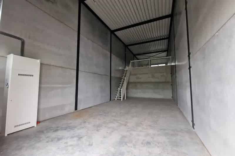 Bedrijfshal Middenmeer 132m² te koop