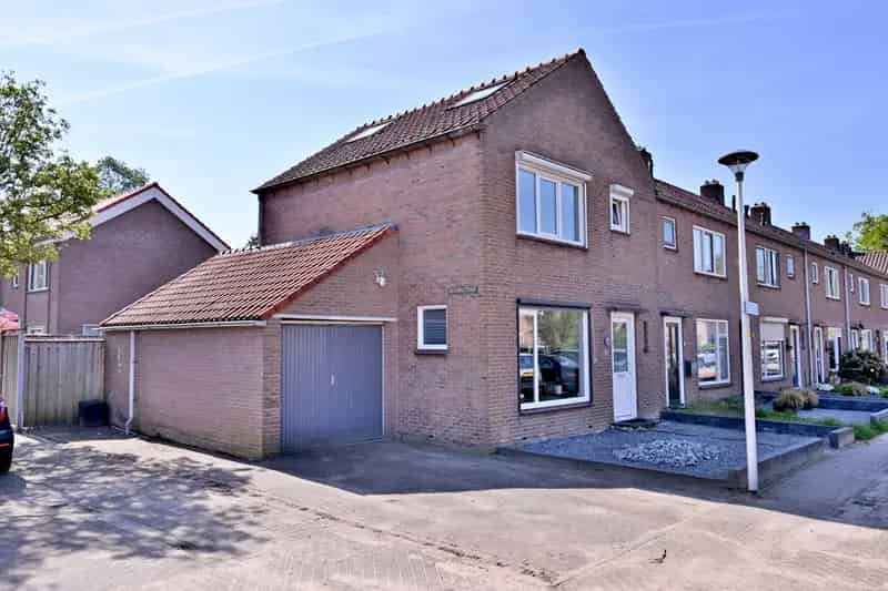 Huis te koop Olst Dahliastraat 4 slaapkamers moderne keuken garage