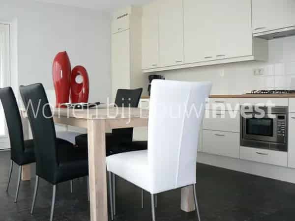 Ruim 4-kamer appartement Stadshagen met balkon en parkeerplaats