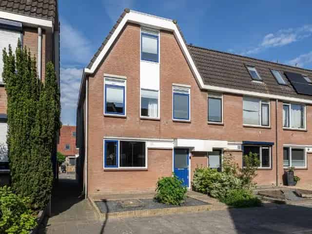 Hoekwoning Sommelsdijk 3 slaapkamers modern gerenoveerd