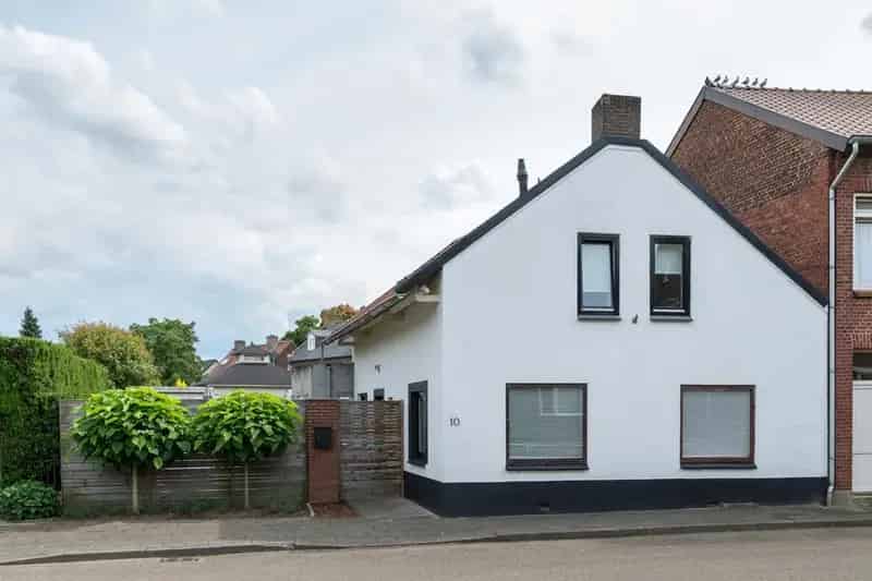 Gezellige geschakelde woning Geleen moderne keuken tuin