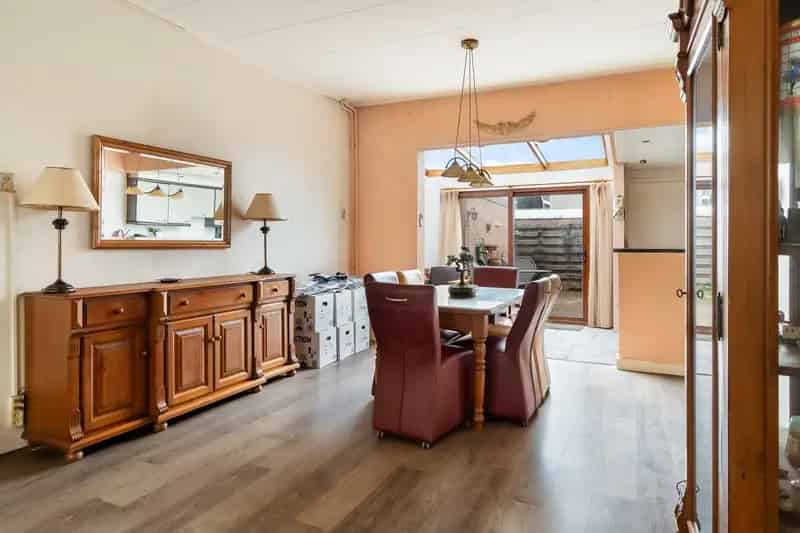 Te moderniseren 4-kamer woning Vlaardingen Oostwijk