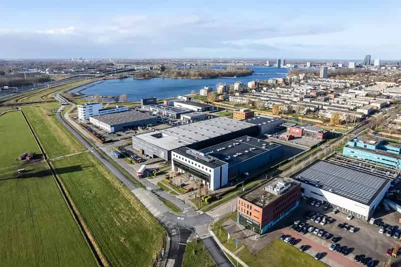 Bedrijfshal te Huur Almere 5797m² Warehouse Kantoor