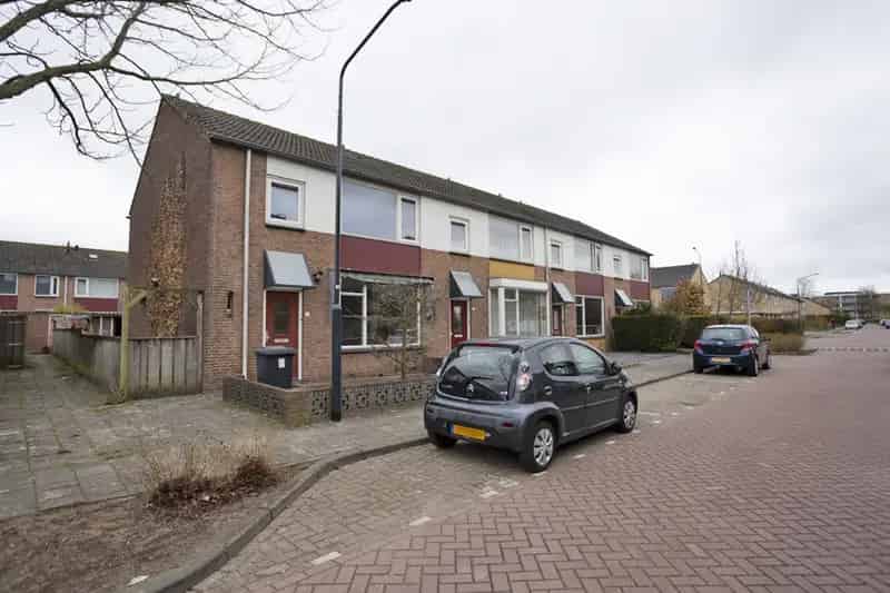 4 Slaapkamers Eengezinswoning Oosterhout Bloemenbuurt