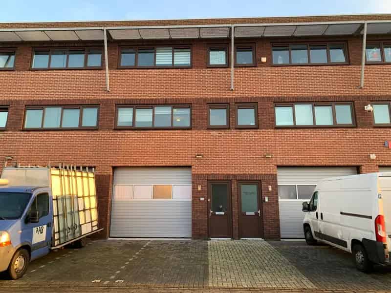 Bedrijfshal te huur Alkmaar 150m2 Kantoorruimte Dakterras