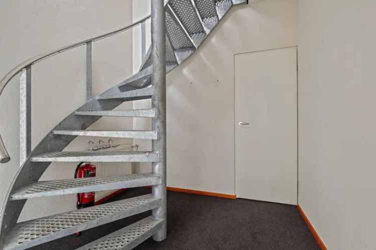 Kantoor met Bovenwoning te Koop Wormerveer