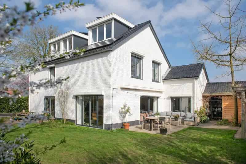 Huis te koop Oosterbeek: ruim familiehuis met 5 slaapkamers en zonnige tuin