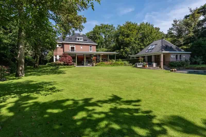 Huis te koop Aerdenhout: Grote gezinsvilla met zwembad en guesthouse