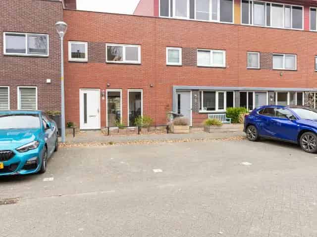Een gezinswoning te koop in Nieuw Vennep