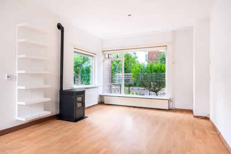 Hoekwoning Hoogezand-Sappemeer: 3 slaapkamers, zonnepanelen, ruime oprit