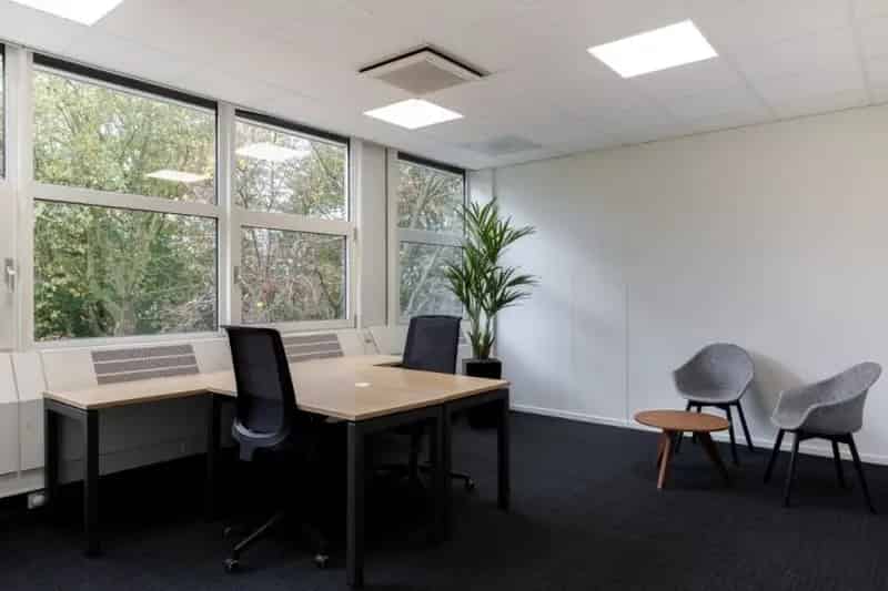 Privékantoor 1-2 Personen 8m² plus 50m² Gedeelde Ruimte