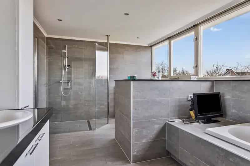Vrijstaande Villa Zevenbergen 228m2 4 slaapkamers Parkeerkelder Tuin