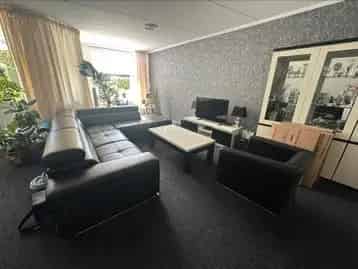 Complete Zithoek te Koop: Leren Bank, Stoelen, Salontafel en Meubel