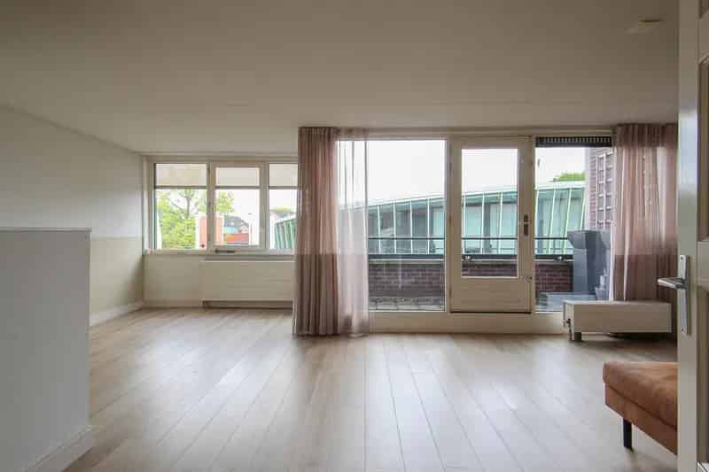 Ruim 3-kamerappartement met balkon en parkeerplaats te huur