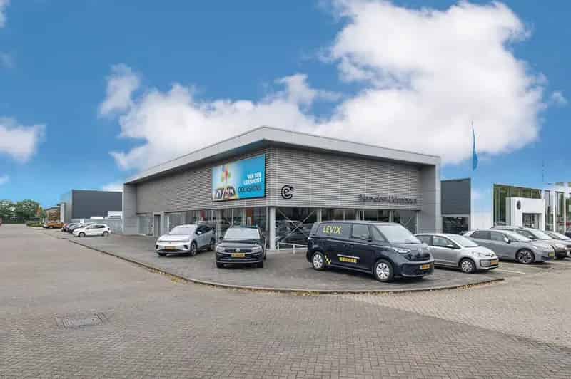Showroom 413m² te Oss - Kantsingel - Bedrijf 2 t/m 4.2