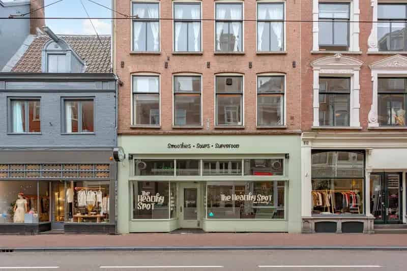 Winkelruimte Amsterdam Utrechtsestraat 160m² Dienstwoning