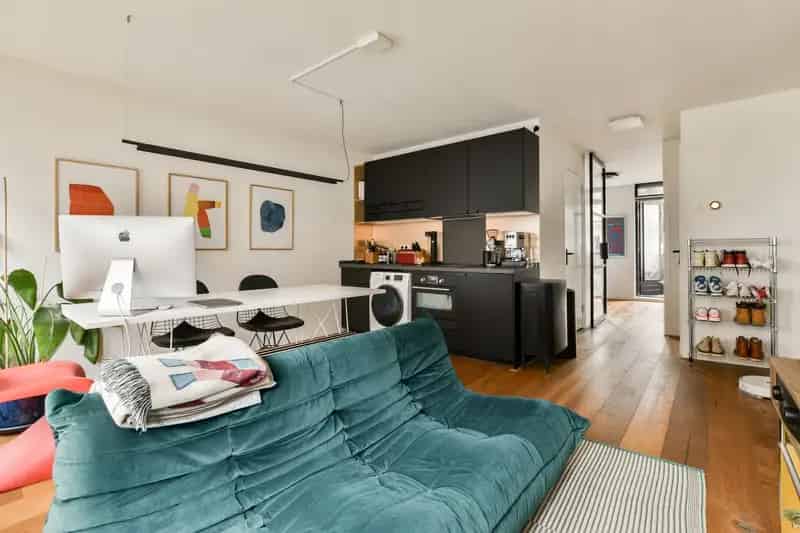 Amsterdam Staatsliedenbuurt: Licht 2-kamer appartement met balkon