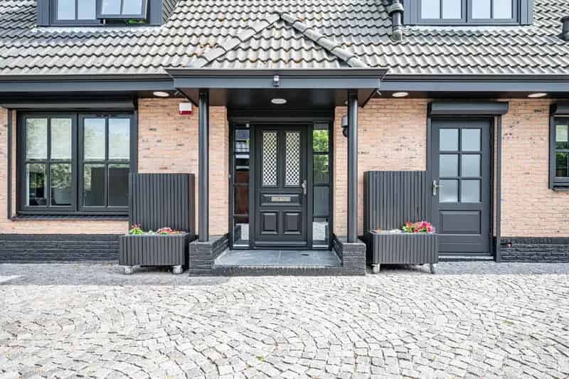 Luxe Villa Emmeloord 7 slaapkamers Gastenverblijf Domotica