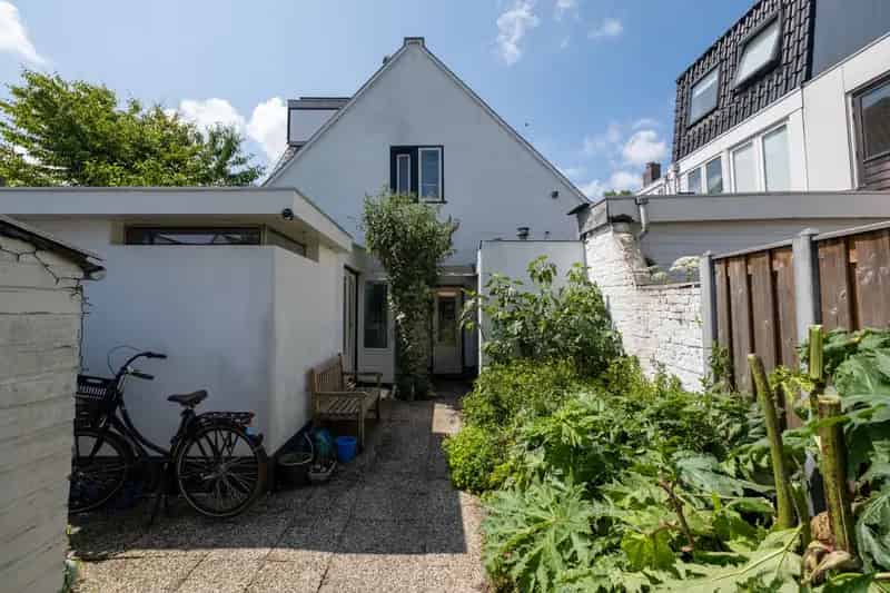 Huis te koop Delft: Sfeervolle Tweekapper met Uitbreidingsmogelijkheden