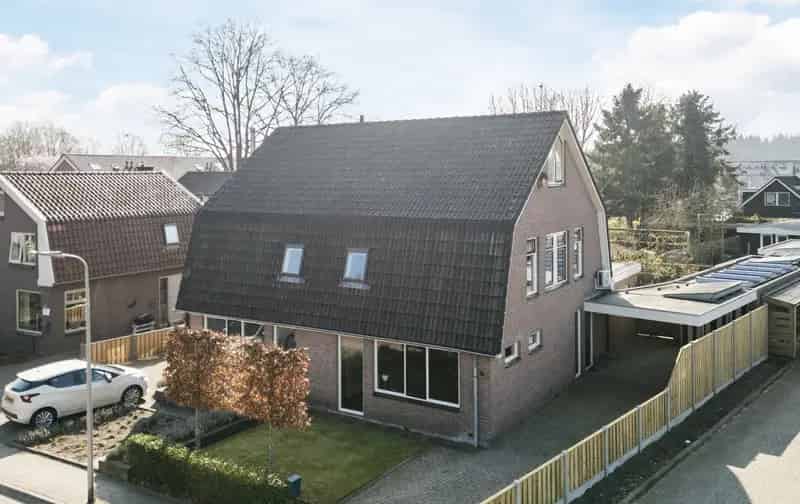 Moderne 4 Slaapkamers Woning Ruime Tuin Luxe Keuken Badkamer