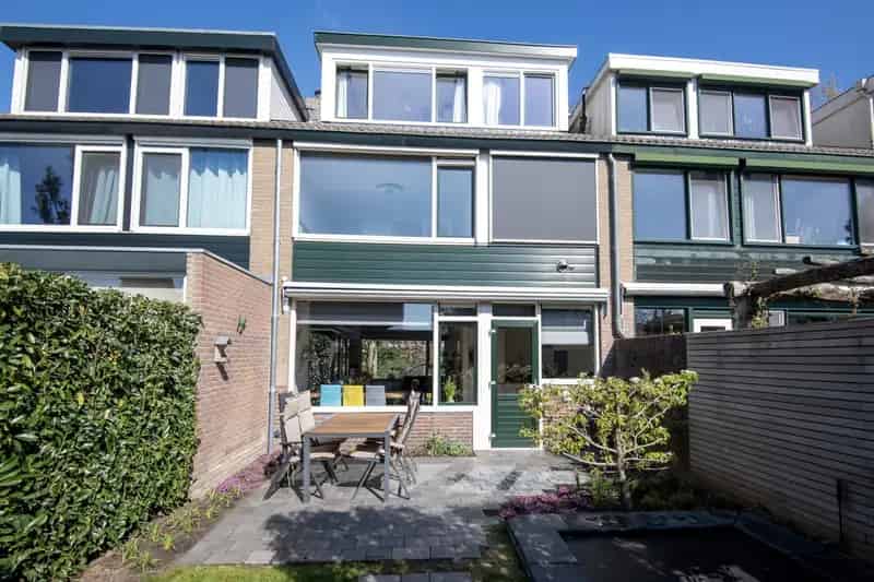 Tussenwoning Bennekom 4 slaapkamers moderne keuken tuin