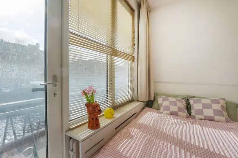 Appartement te koop Amsterdam: Licht 1-kamer appartement met uitzicht op het water