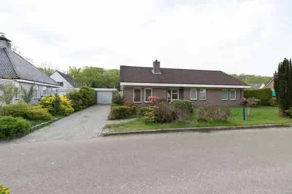 Semi bungalow Slochteren 3 slaapkamers tuin garage zonnepanelen