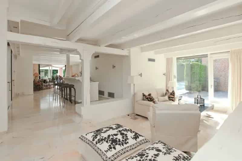 Luxe Villa Badhoevedorp: Ruime Bungalow met Zwembad en Tennisbaan