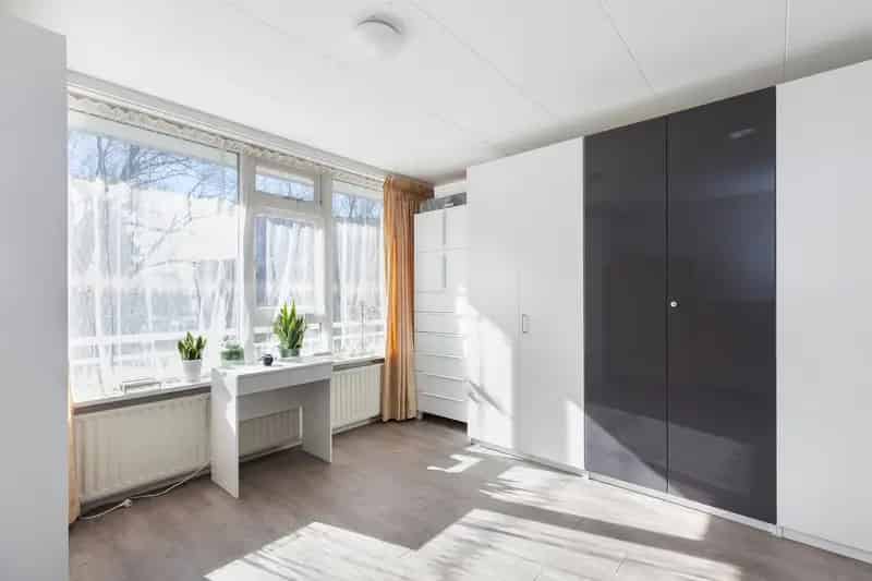 Ruim appartement Schiedam 4 slaapkamers balkon nieuw keuken