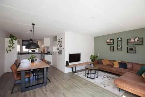 Moderne Eengezinswoning 3 slaapkamers  Geheel Gemoderniseerd